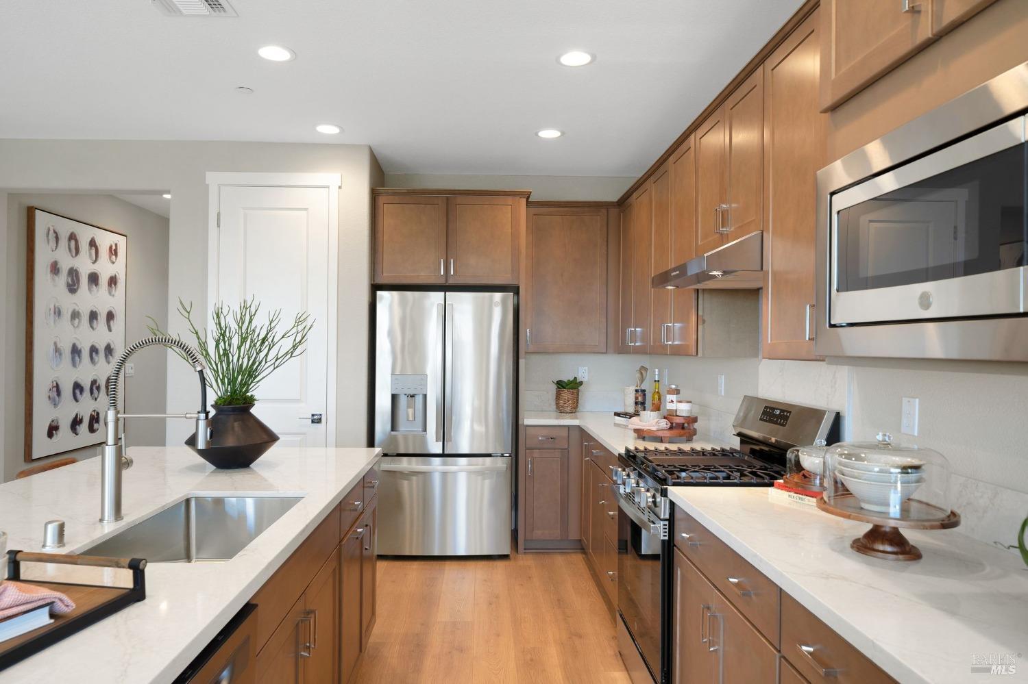 Detail Gallery Image 13 of 39 For 517 Eagle Cir, Oakley,  CA 94561 - 4 Beds | 3 Baths