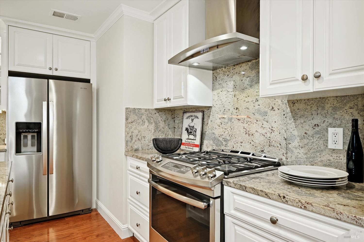 Detail Gallery Image 6 of 30 For 152 Vineyard Cir, Yountville,  CA 94599 - 2 Beds | 2 Baths