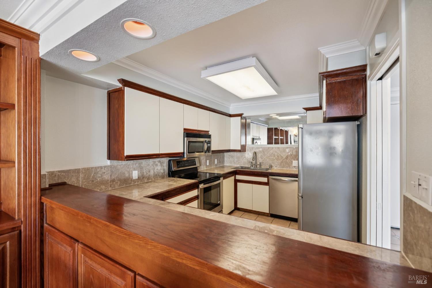 Detail Gallery Image 8 of 45 For 100 South St #101,  Sausalito,  CA 94965 - 2 Beds | 2 Baths