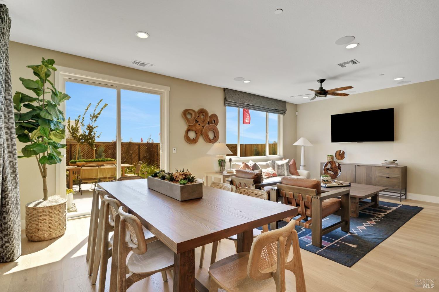 Detail Gallery Image 4 of 39 For 517 Eagle Cir, Oakley,  CA 94561 - 4 Beds | 3 Baths