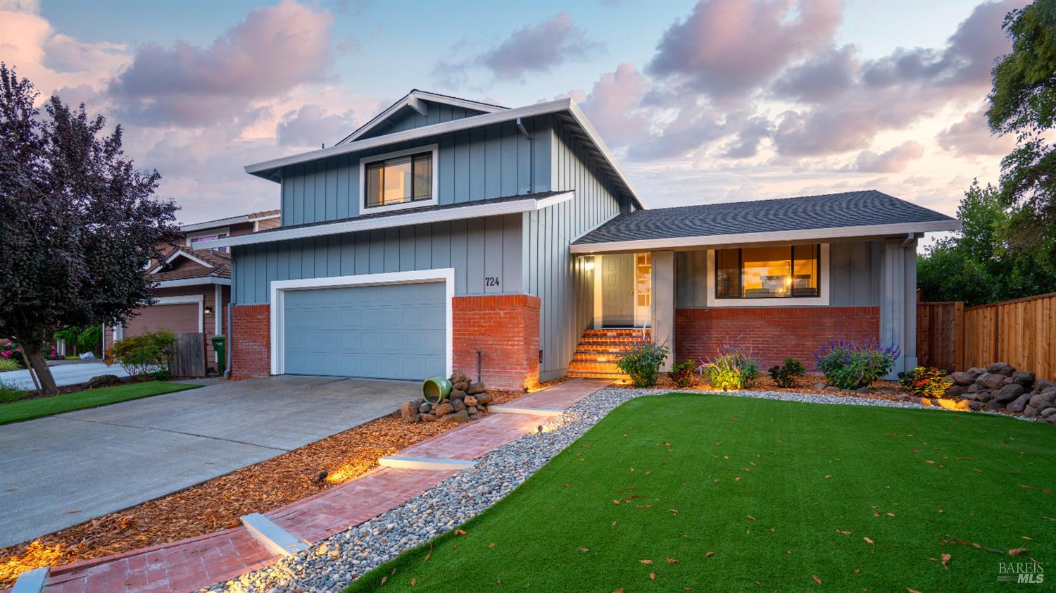 Detail Gallery Image 1 of 60 For 724 Garfield Dr, Petaluma,  CA 94954 - 4 Beds | 3 Baths