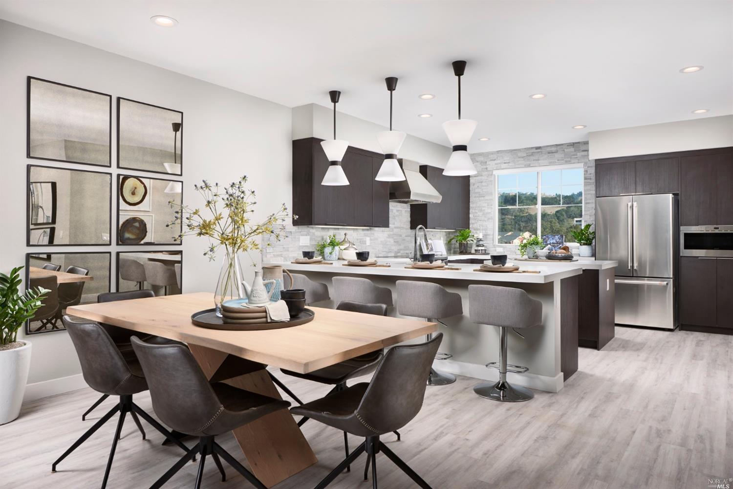Detail Gallery Image 3 of 8 For 437 Semillon Ln, Santa Rosa,  CA 95403 - 3 Beds | 2/1 Baths