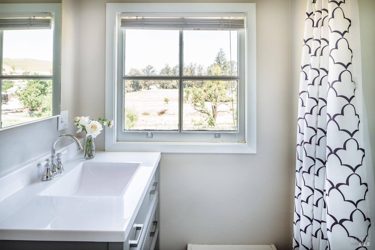 Detail Gallery Image 27 of 69 For 5215 Lakeville Hwy, Petaluma,  CA 94954 - 6 Beds | 5/1 Baths