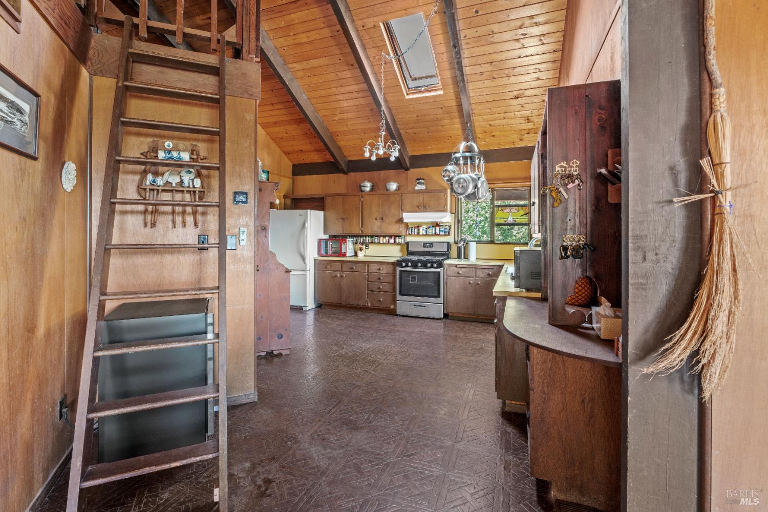 Detail Gallery Image 4 of 28 For 18396 Mariposa Creek Rd, Willits,  CA 95490 - 3 Beds | 3/1 Baths