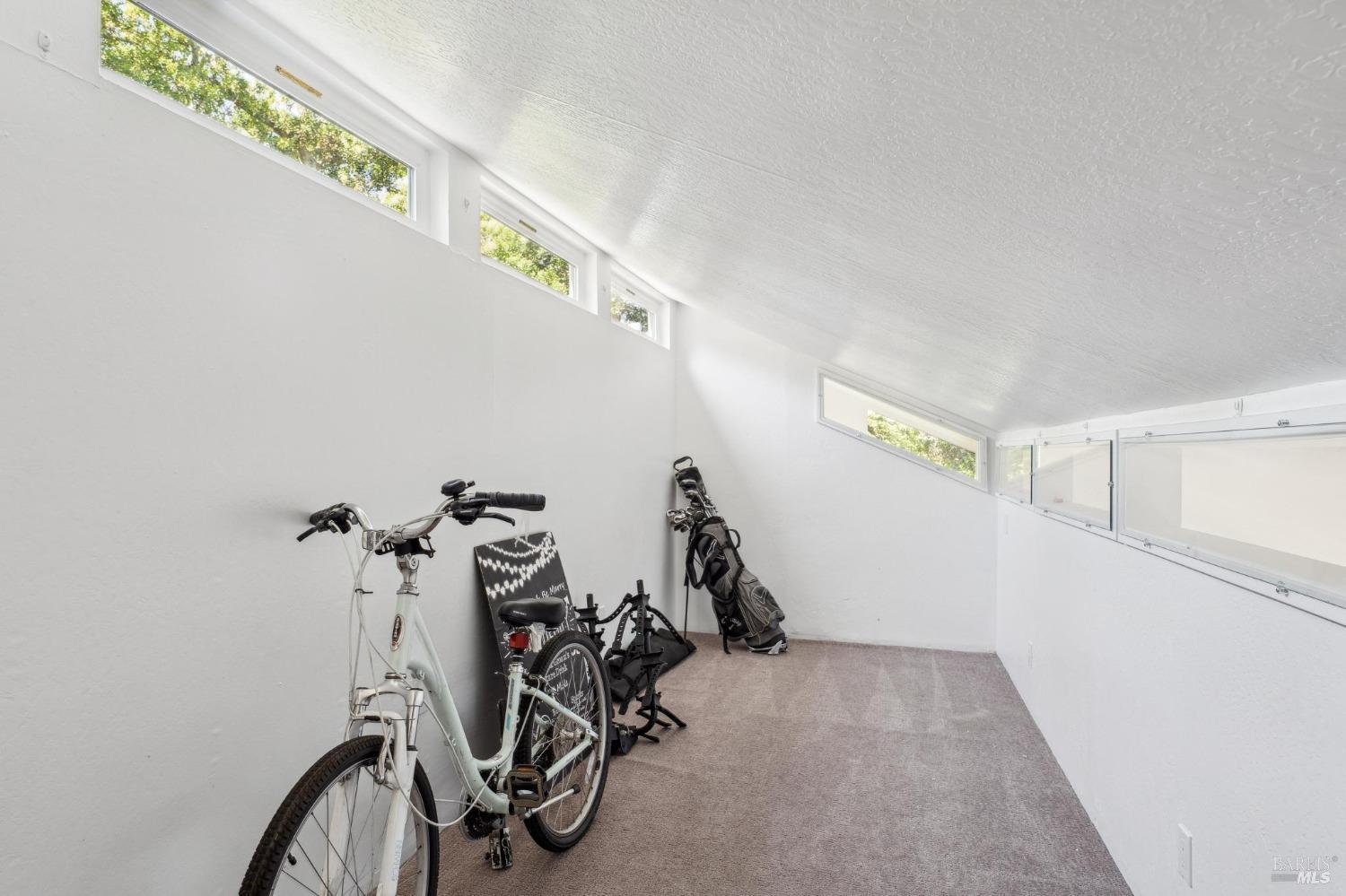 Detail Gallery Image 36 of 50 For 25 Palomino Cir, Novato,  CA 94947 - 5 Beds | 2/1 Baths