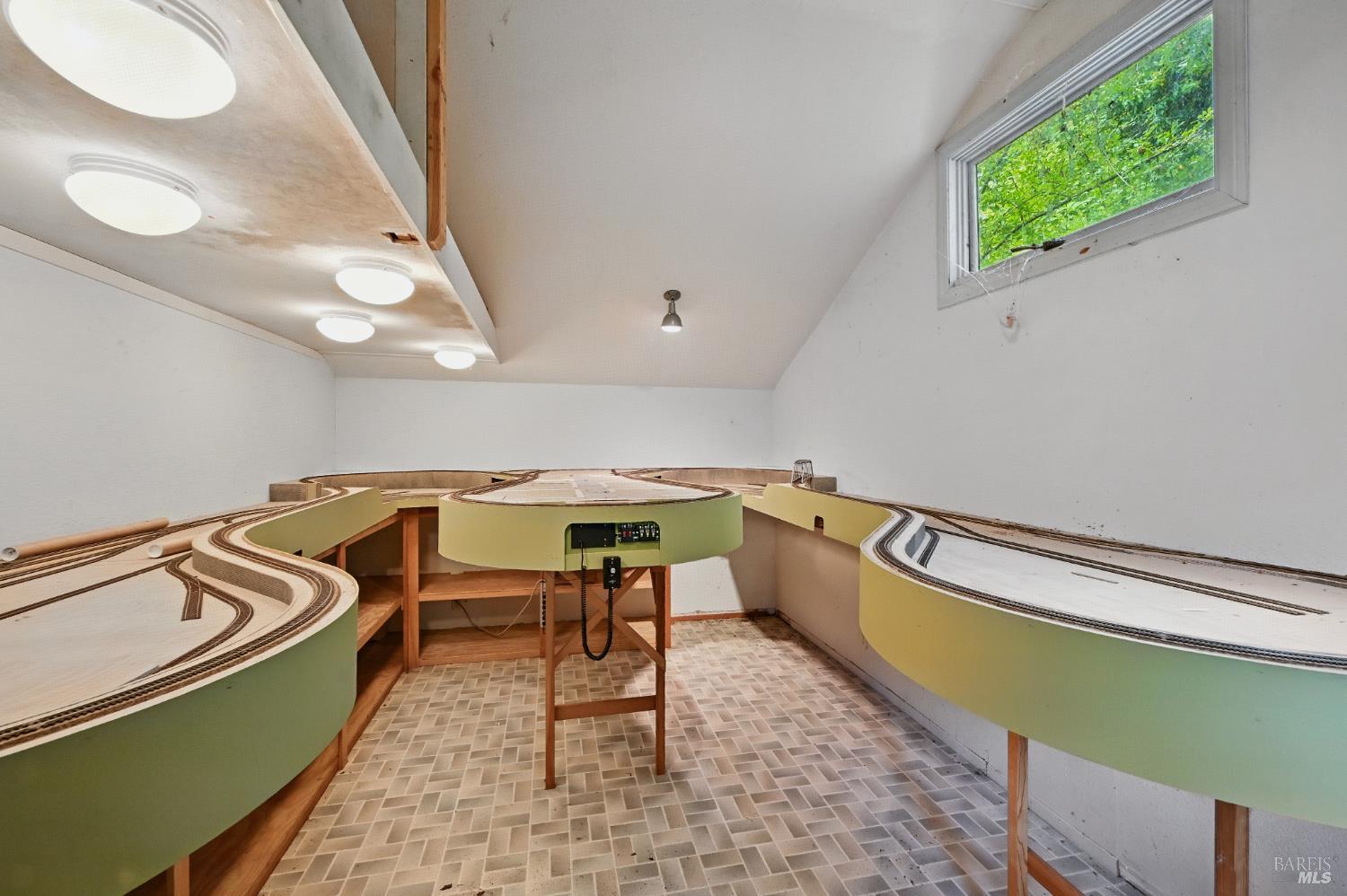 Detail Gallery Image 20 of 23 For 1063 Clark St, Santa Rosa,  CA 95404 - 3 Beds | 1/1 Baths