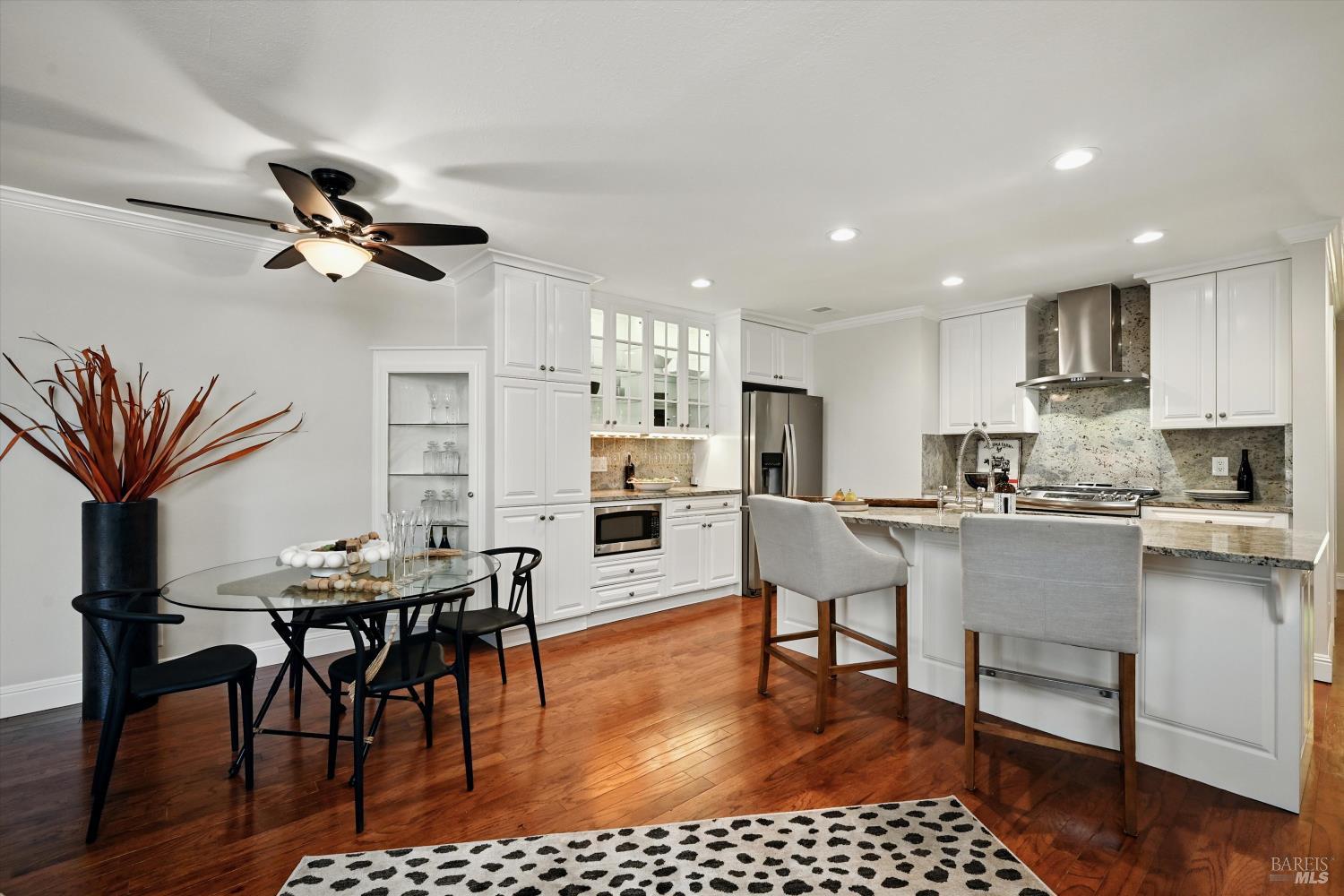 Detail Gallery Image 10 of 30 For 152 Vineyard Cir, Yountville,  CA 94599 - 2 Beds | 2 Baths