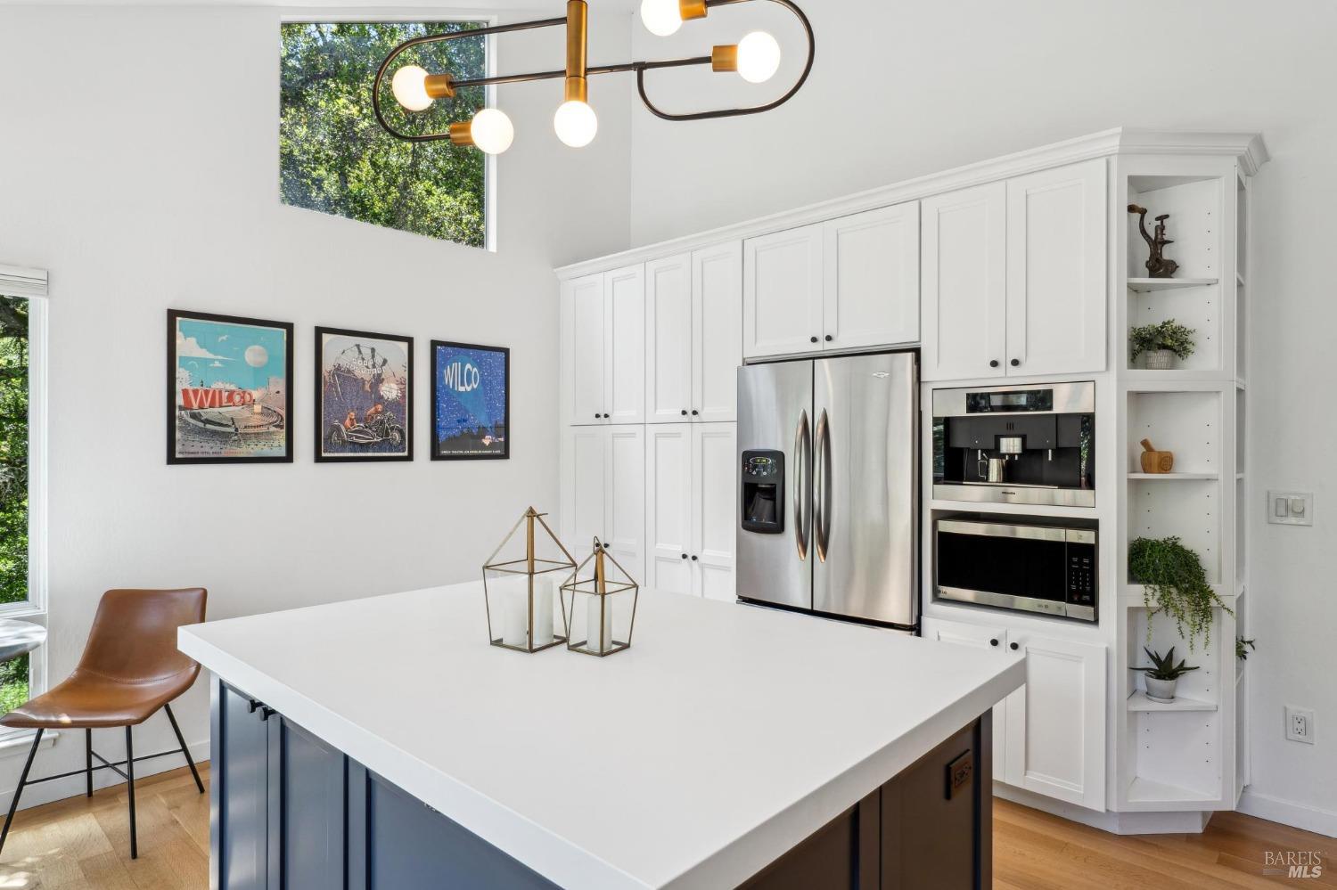 Detail Gallery Image 13 of 50 For 25 Palomino Cir, Novato,  CA 94947 - 5 Beds | 2/1 Baths