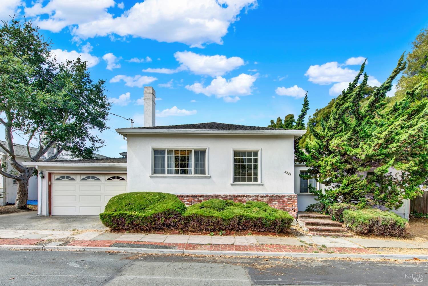 Detail Gallery Image 3 of 64 For 2629 Brooks Ave, El Cerrito,  CA 94530 - 5 Beds | 3/1 Baths