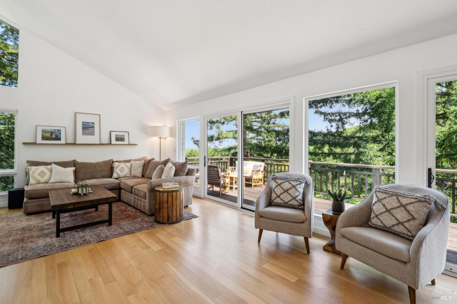 Detail Gallery Image 5 of 50 For 25 Palomino Cir, Novato,  CA 94947 - 5 Beds | 2/1 Baths