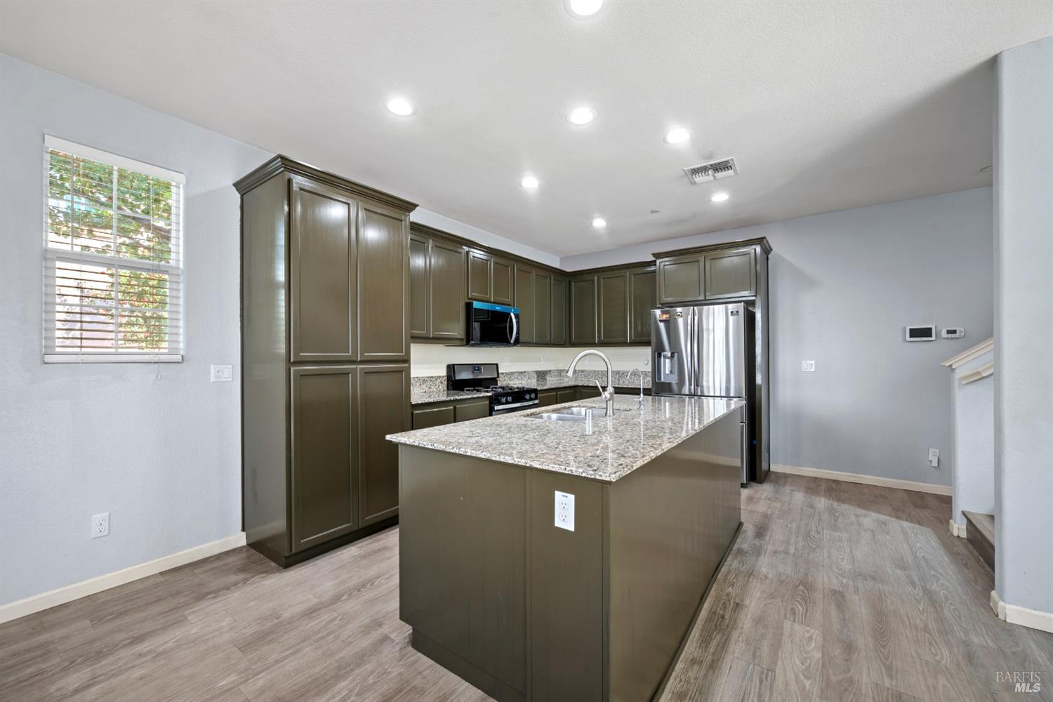 Detail Gallery Image 12 of 46 For 141 Summertime Ln, Suisun City,  CA 94585 - 4 Beds | 3 Baths