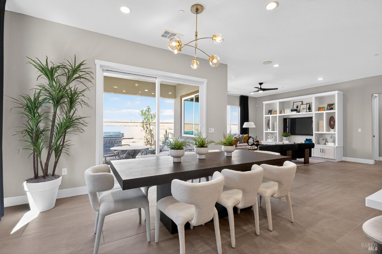 Detail Gallery Image 18 of 33 For 408 Beyers St, Oakley,  CA 94561 - 5 Beds | 3/1 Baths