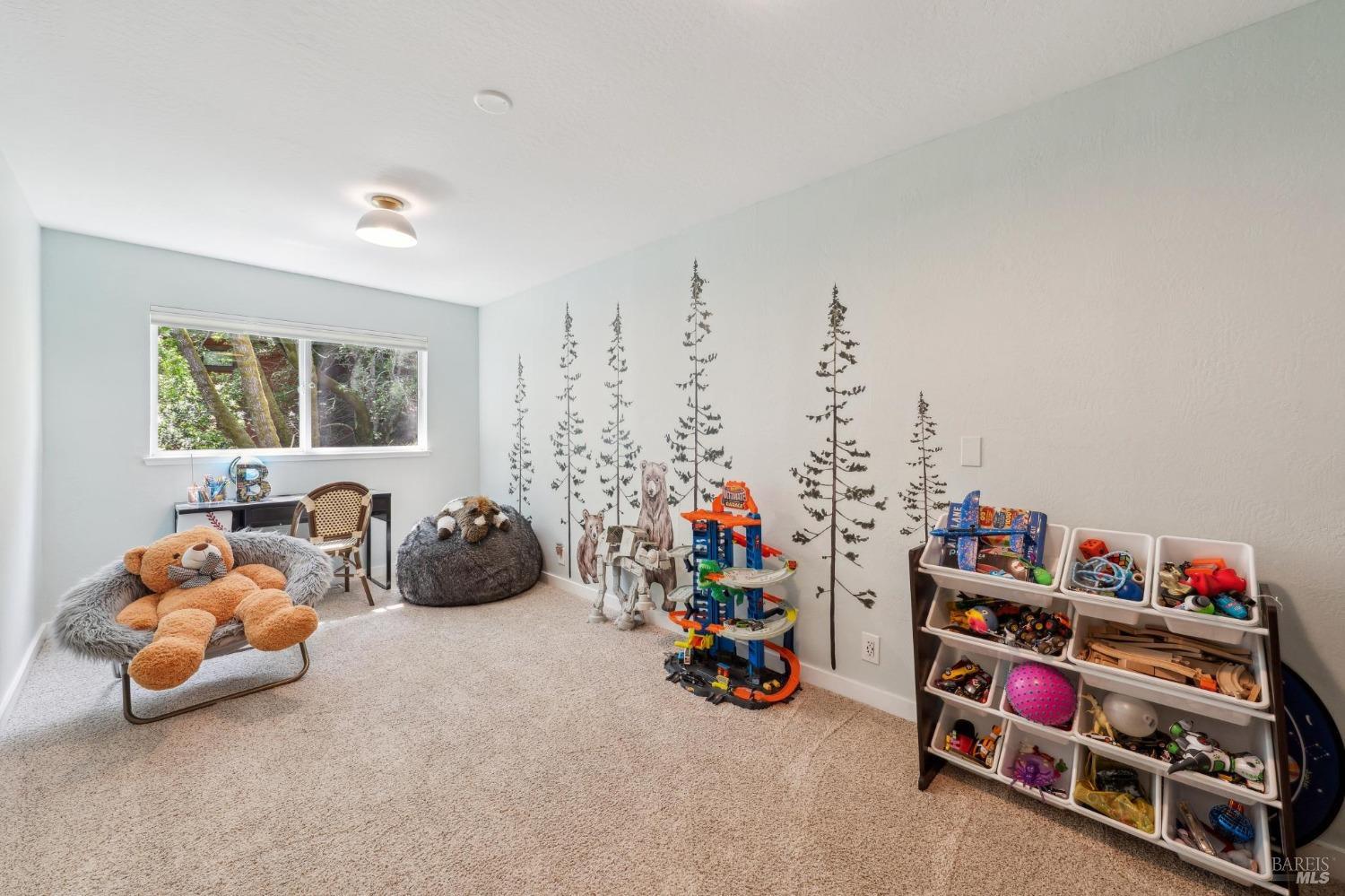 Detail Gallery Image 24 of 50 For 25 Palomino Cir, Novato,  CA 94947 - 5 Beds | 2/1 Baths