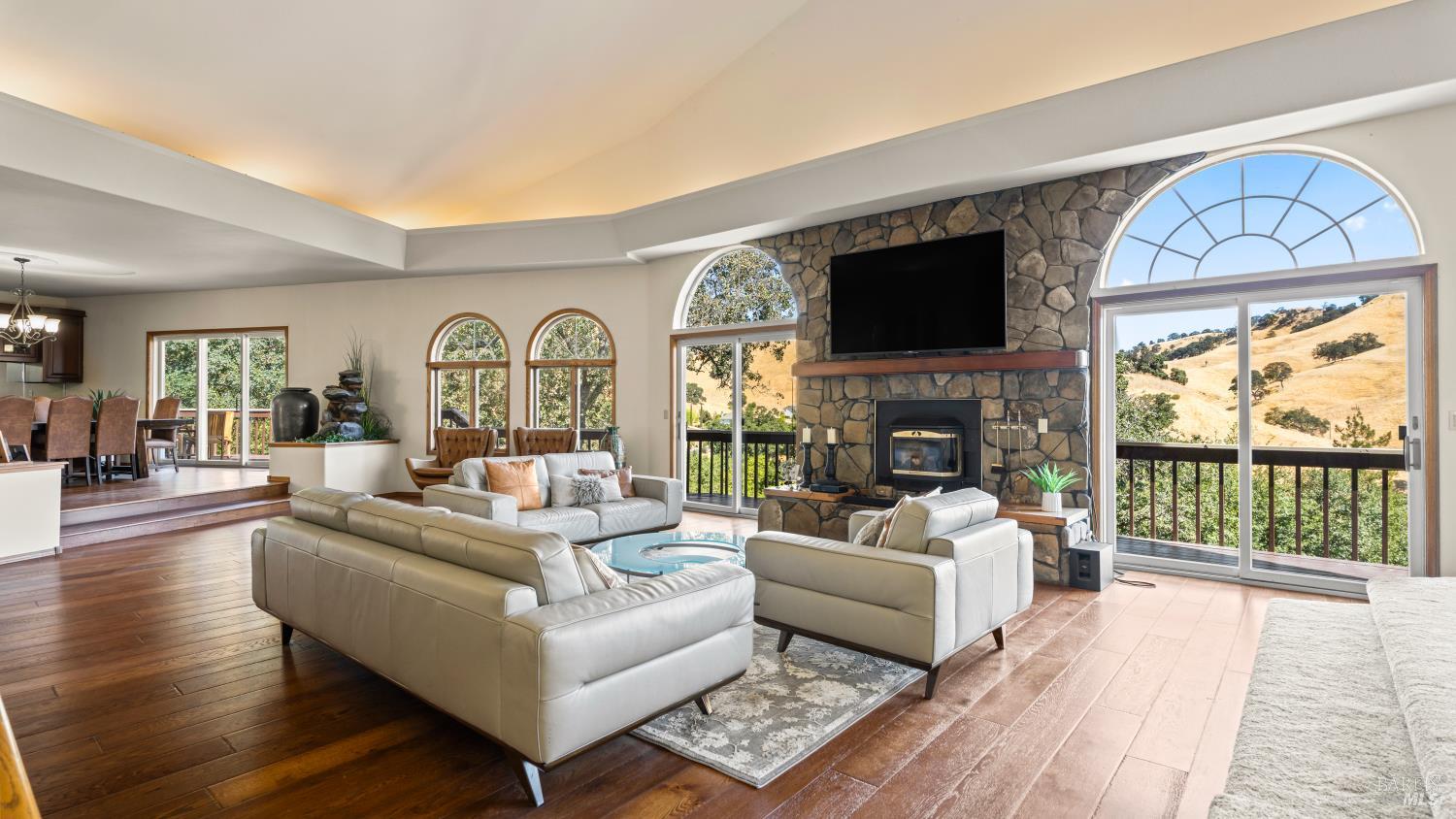 Detail Gallery Image 14 of 99 For 3380 Hidden Valley Ln, Fairfield,  CA 94534 - 5 Beds | 6/1 Baths