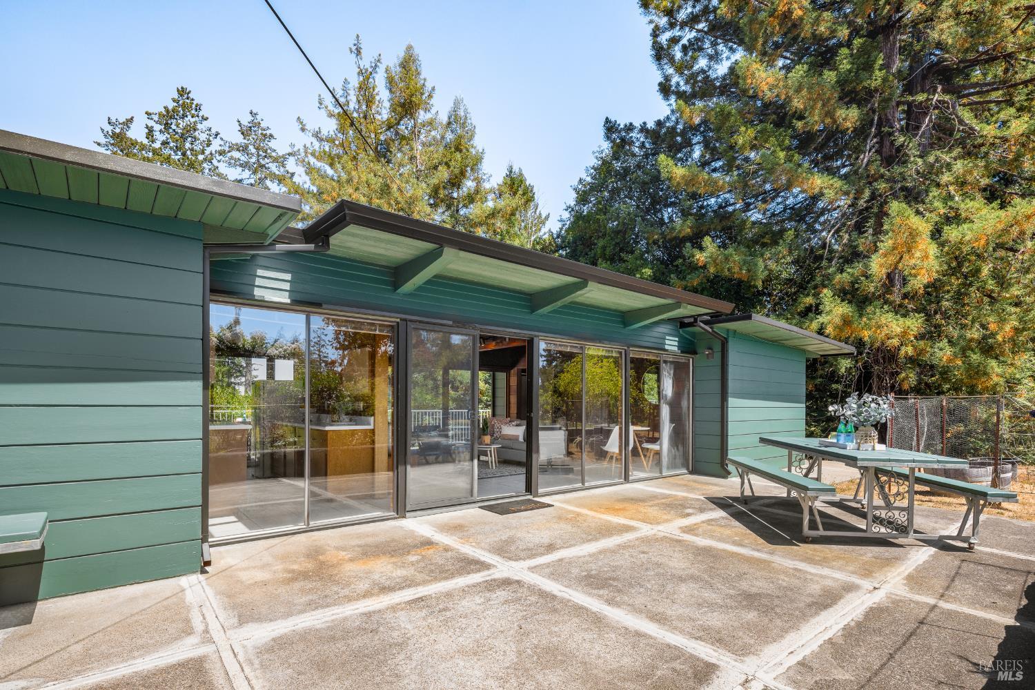 Detail Gallery Image 27 of 43 For 11370 Occidental Rd, Sebastopol,  CA 95472 - 4 Beds | 3 Baths