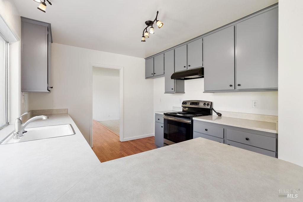 Detail Gallery Image 13 of 45 For 432 Turner Dr, Benicia,  CA 94510 - 4 Beds | 2/1 Baths