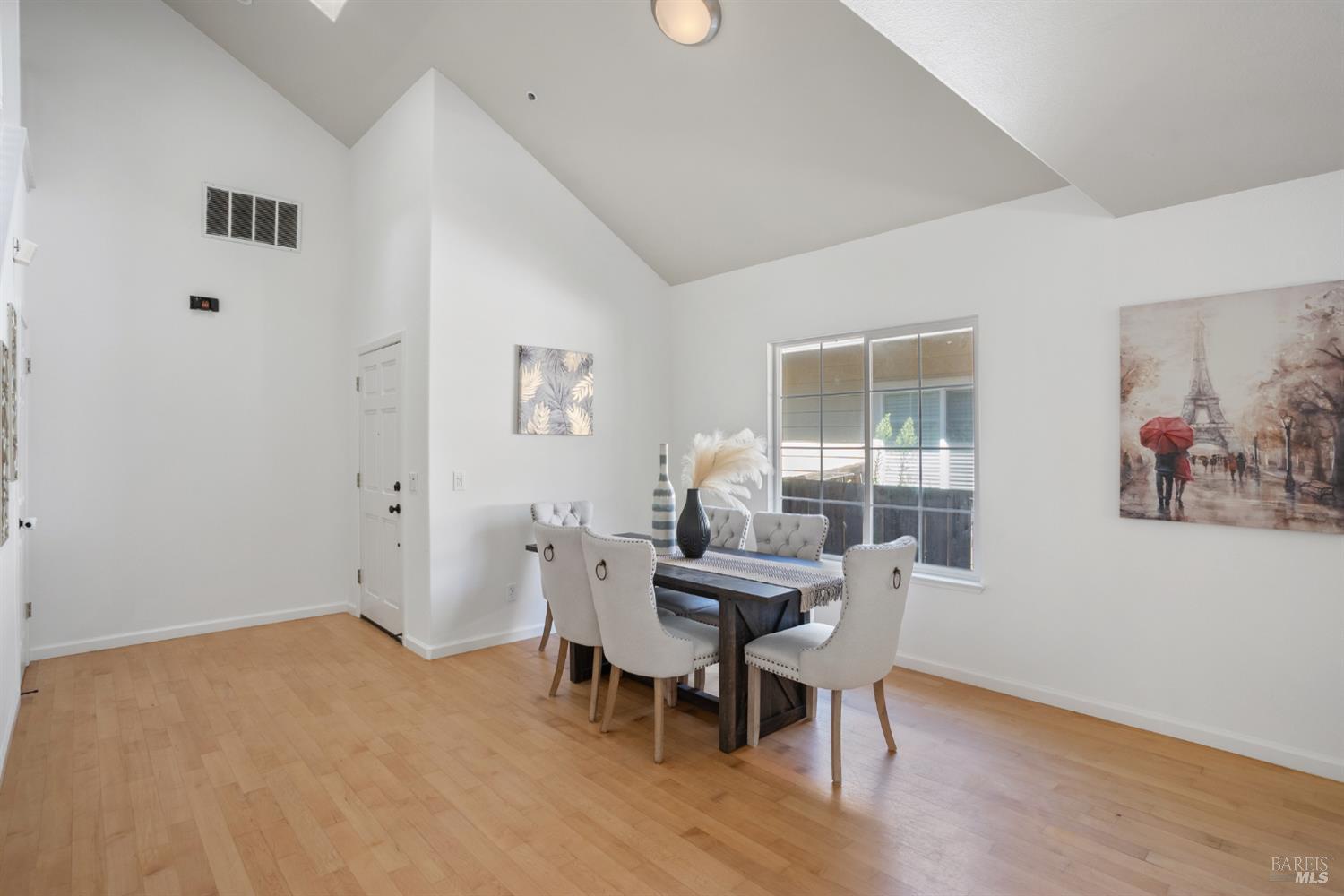 Detail Gallery Image 9 of 82 For 28 Adrian Ter, San Rafael,  CA 94903 - 3 Beds | 2/1 Baths
