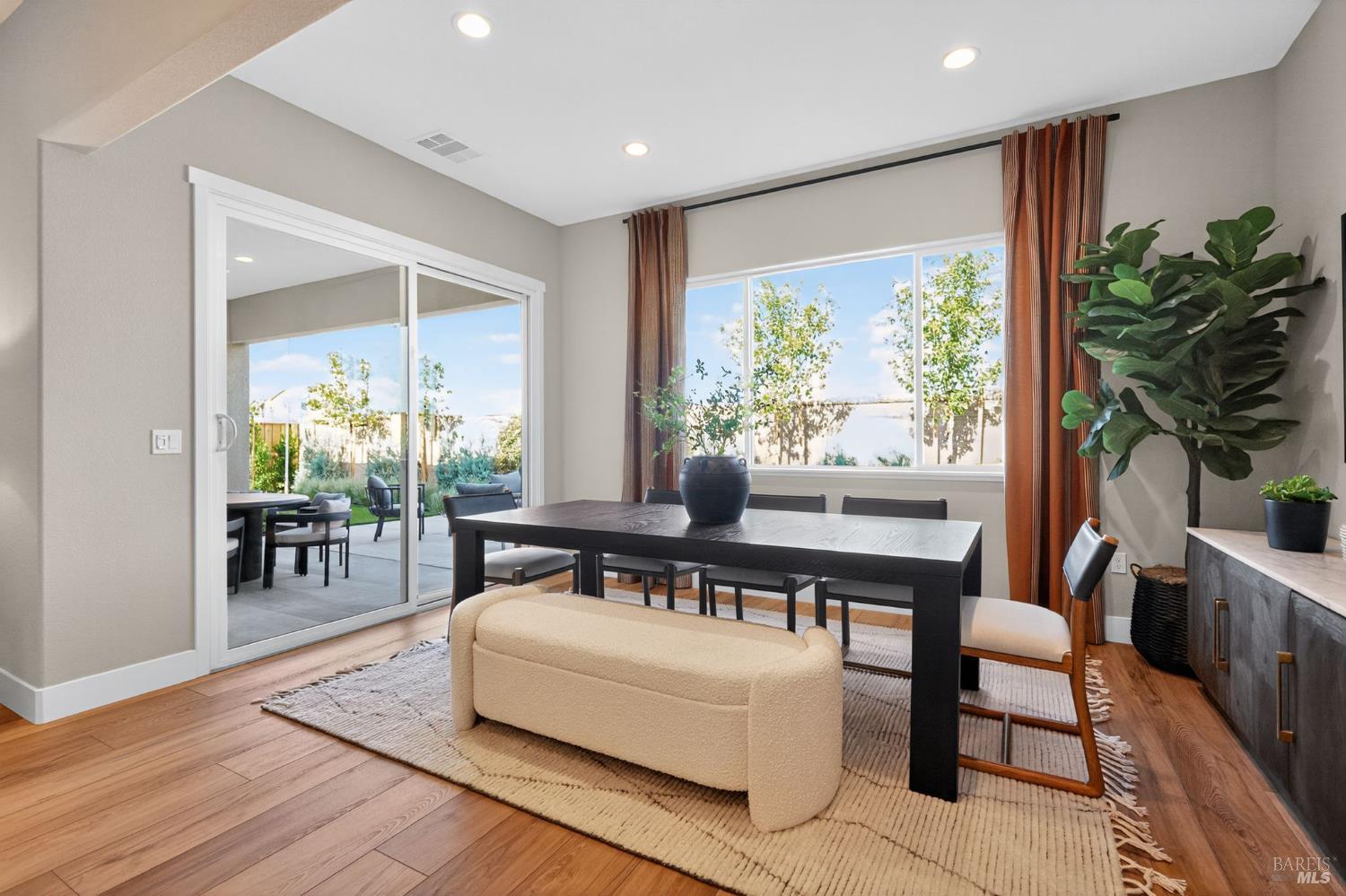 Detail Gallery Image 11 of 30 For 404 Beyers St, Oakley,  CA 94561 - 5 Beds | 3 Baths