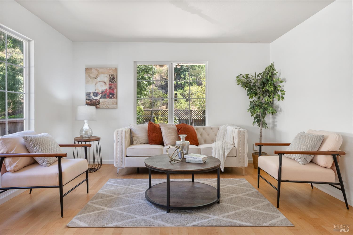 Detail Gallery Image 14 of 82 For 28 Adrian Ter, San Rafael,  CA 94903 - 3 Beds | 2/1 Baths