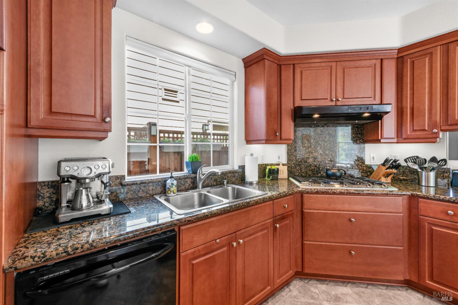 Detail Gallery Image 27 of 99 For 4168 Summer Gate Ave, Vallejo,  CA 94591 - 4 Beds | 3/1 Baths