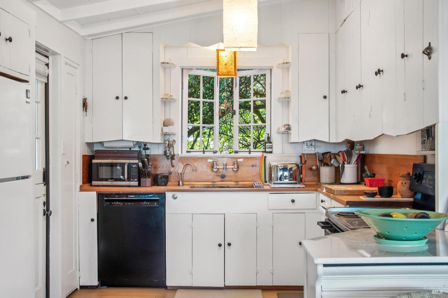 Detail Gallery Image 5 of 46 For 41 Ocean Ave, Bolinas,  CA 94924 - 3 Beds | 2 Baths