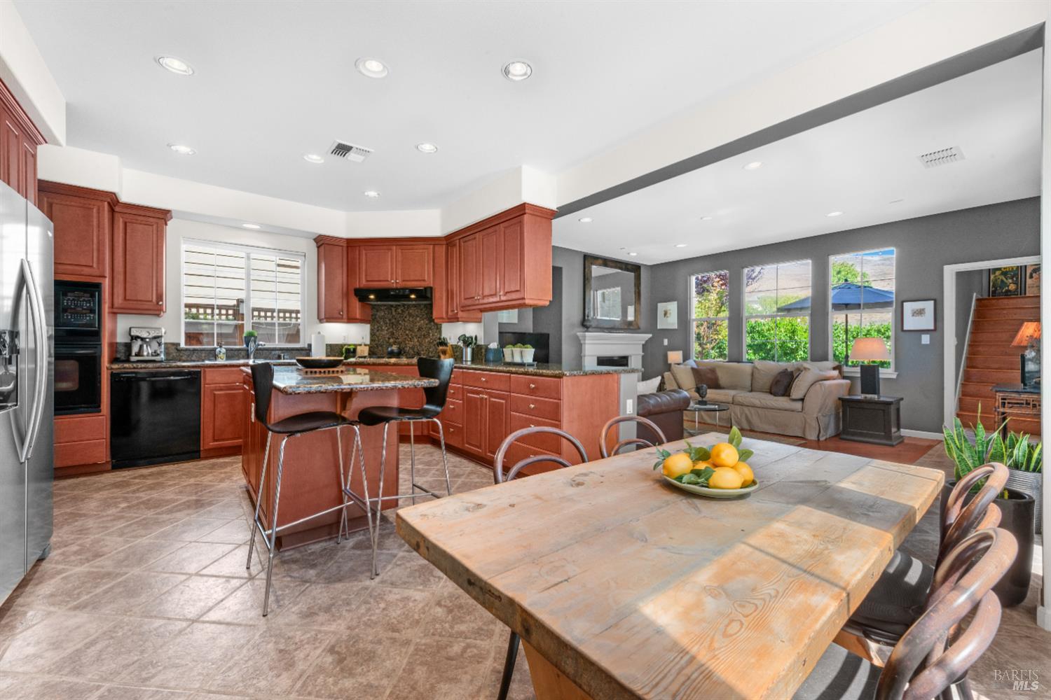Detail Gallery Image 31 of 99 For 4168 Summer Gate Ave, Vallejo,  CA 94591 - 4 Beds | 3/1 Baths
