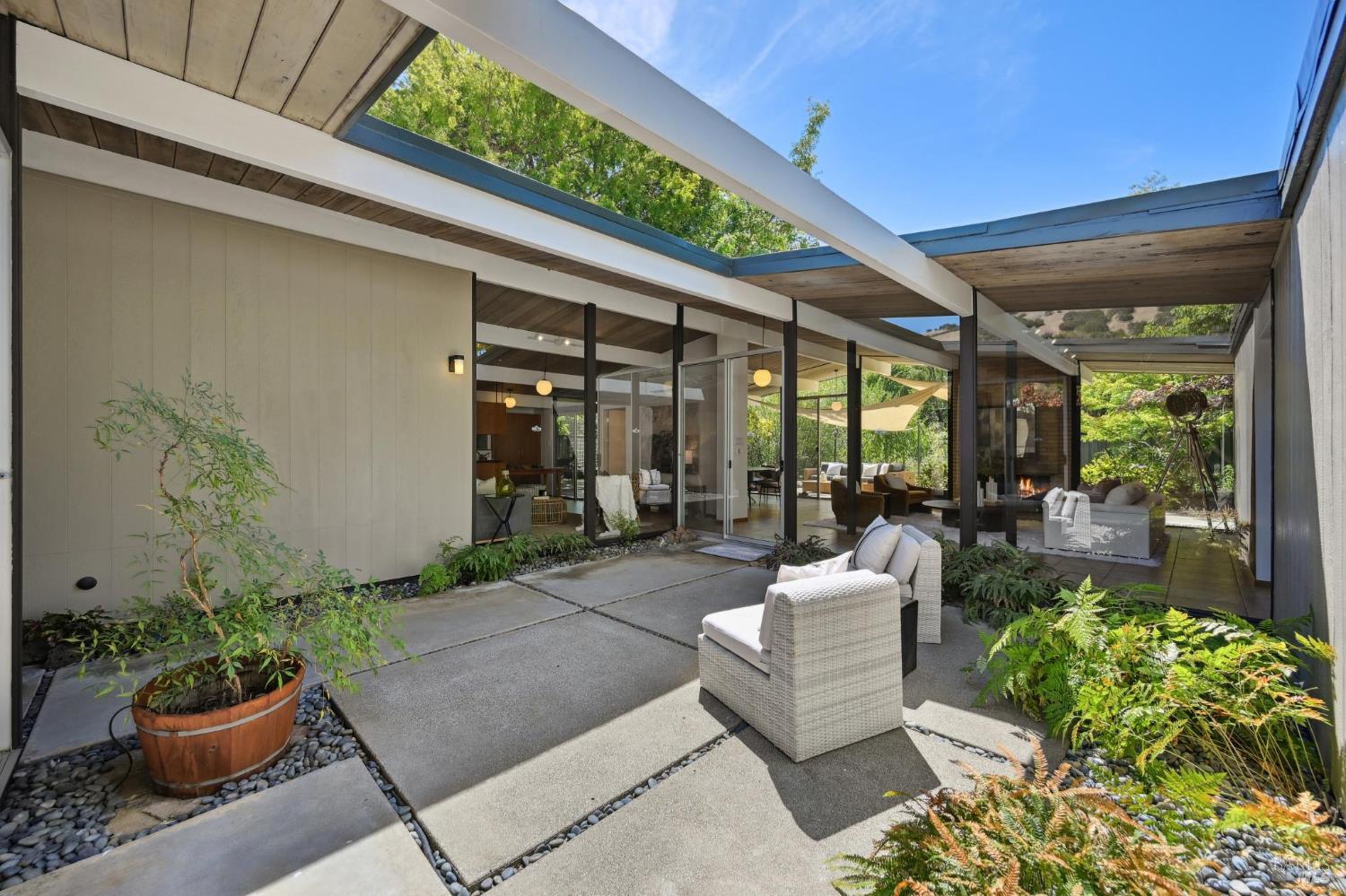Detail Gallery Image 12 of 56 For 12 Mount Susitna Ct, San Rafael,  CA 94903 - 4 Beds | 2 Baths
