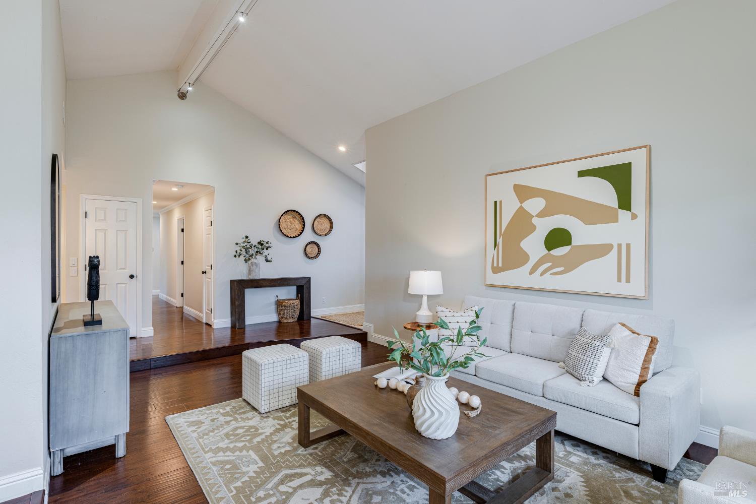 Detail Gallery Image 11 of 52 For 1024 Palmetto Way, Petaluma,  CA 94954 - 3 Beds | 2 Baths