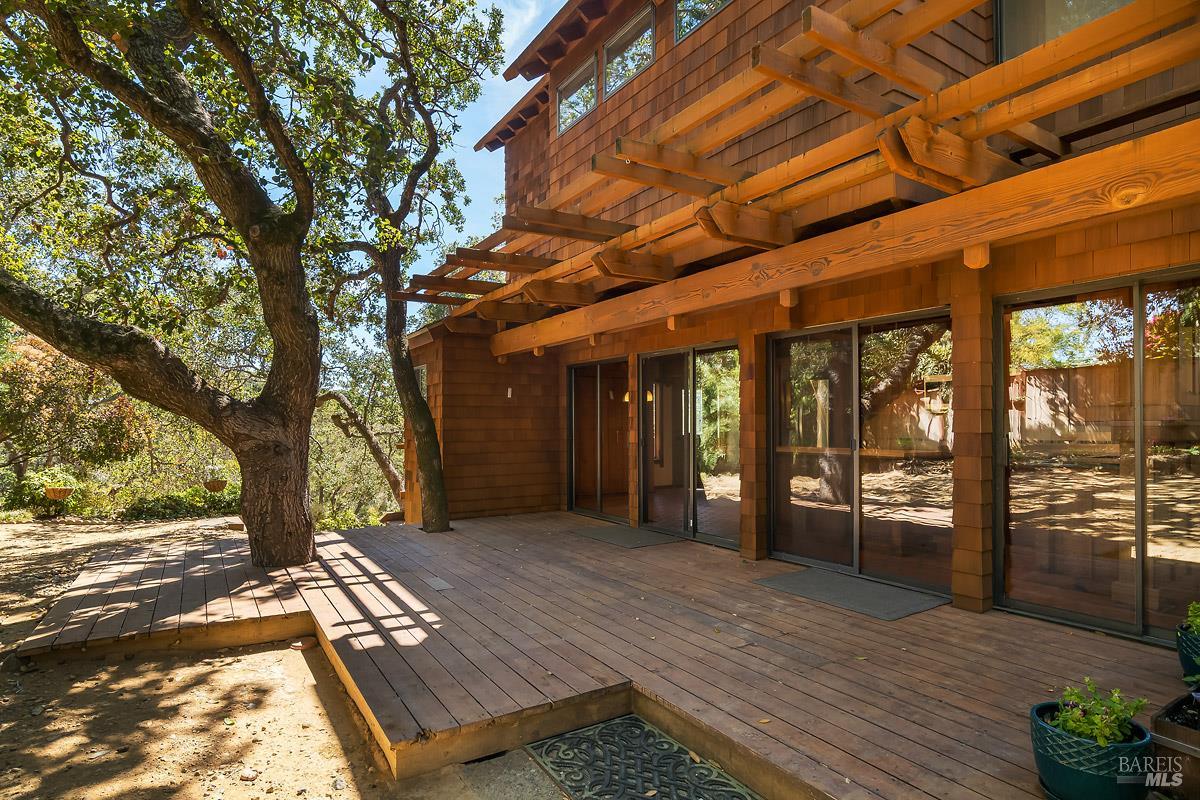 Detail Gallery Image 27 of 37 For 91 Oak Ave, Novato,  CA 94945 - 3 Beds | 2/1 Baths