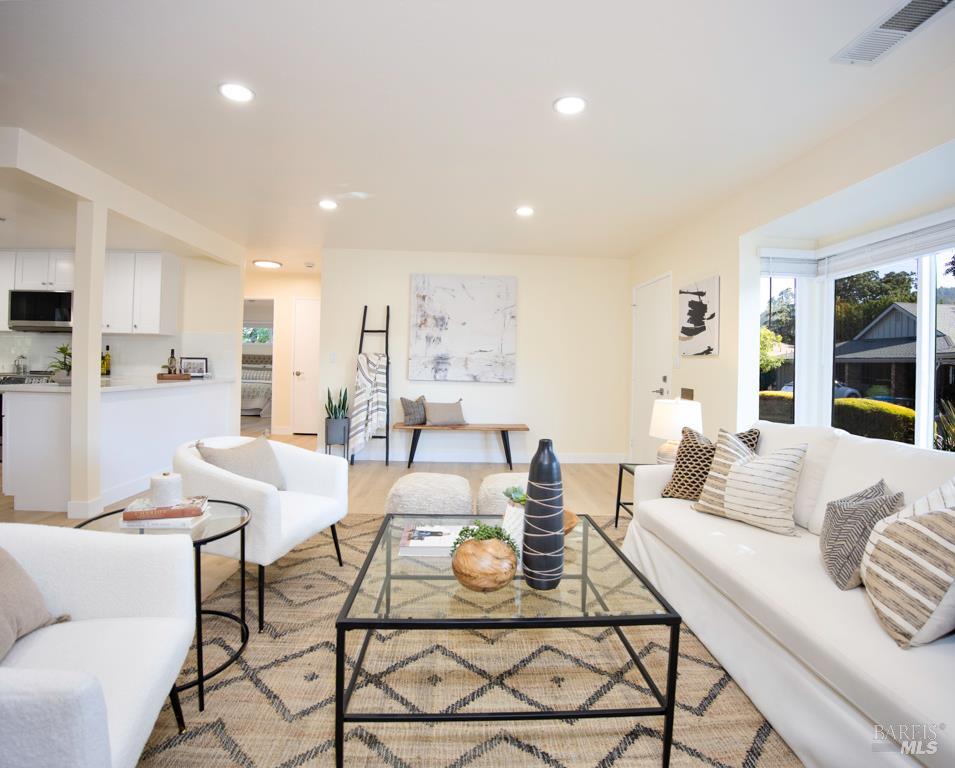 Detail Gallery Image 4 of 30 For 4 Valley Green St, Santa Rosa,  CA 95409 - 2 Beds | 2 Baths