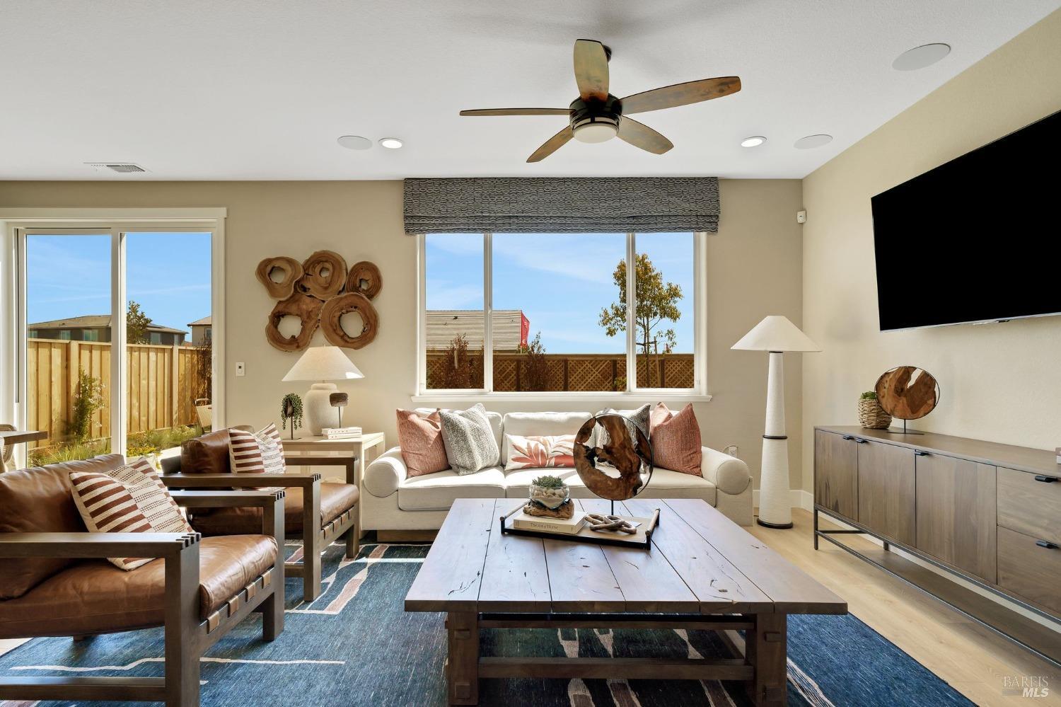 Detail Gallery Image 5 of 39 For 517 Eagle Cir, Oakley,  CA 94561 - 4 Beds | 3 Baths