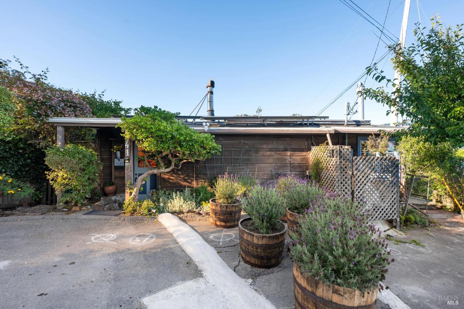 Detail Gallery Image 3 of 46 For 41 Ocean Ave, Bolinas,  CA 94924 - 3 Beds | 2 Baths