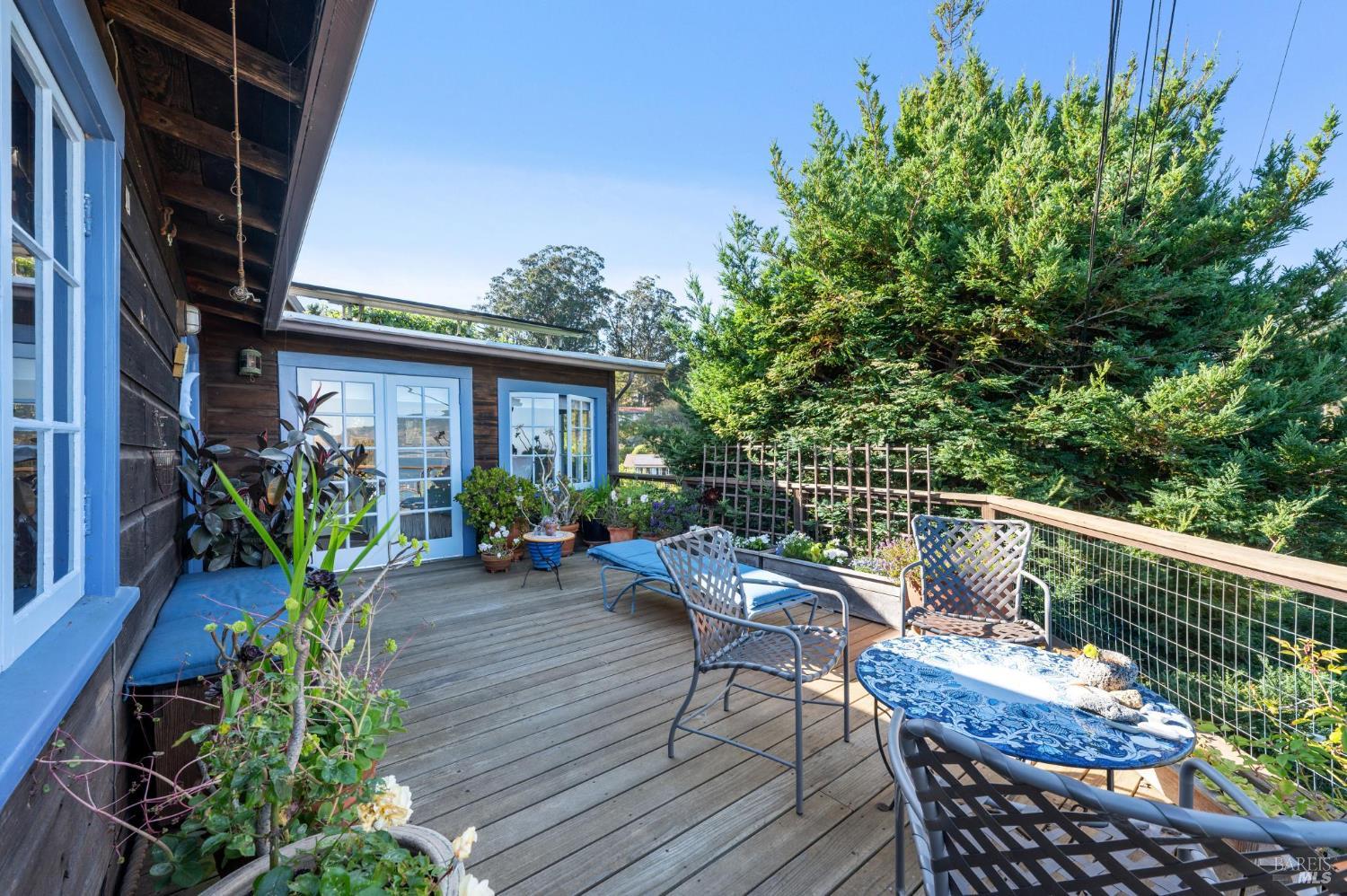 Detail Gallery Image 17 of 46 For 41 Ocean Ave, Bolinas,  CA 94924 - 3 Beds | 2 Baths