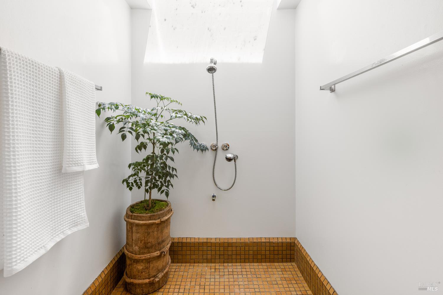 Detail Gallery Image 21 of 43 For 11370 Occidental Rd, Sebastopol,  CA 95472 - 4 Beds | 3 Baths