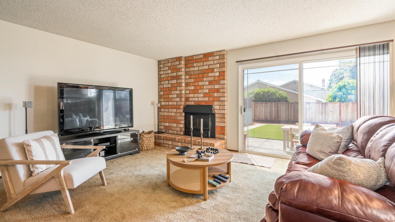 Detail Gallery Image 15 of 60 For 724 Garfield Dr, Petaluma,  CA 94954 - 4 Beds | 3 Baths