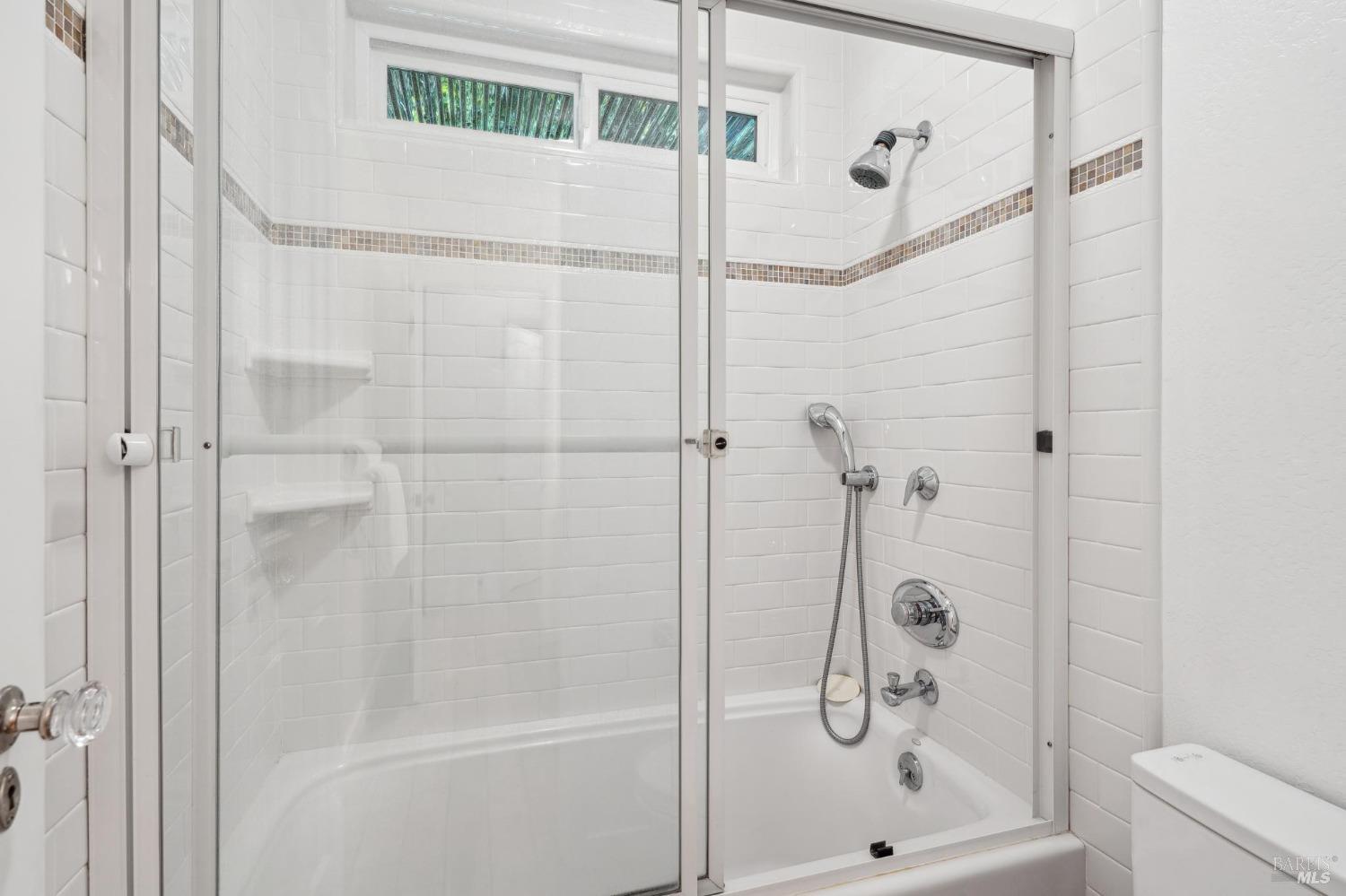 Detail Gallery Image 33 of 50 For 25 Palomino Cir, Novato,  CA 94947 - 5 Beds | 2/1 Baths