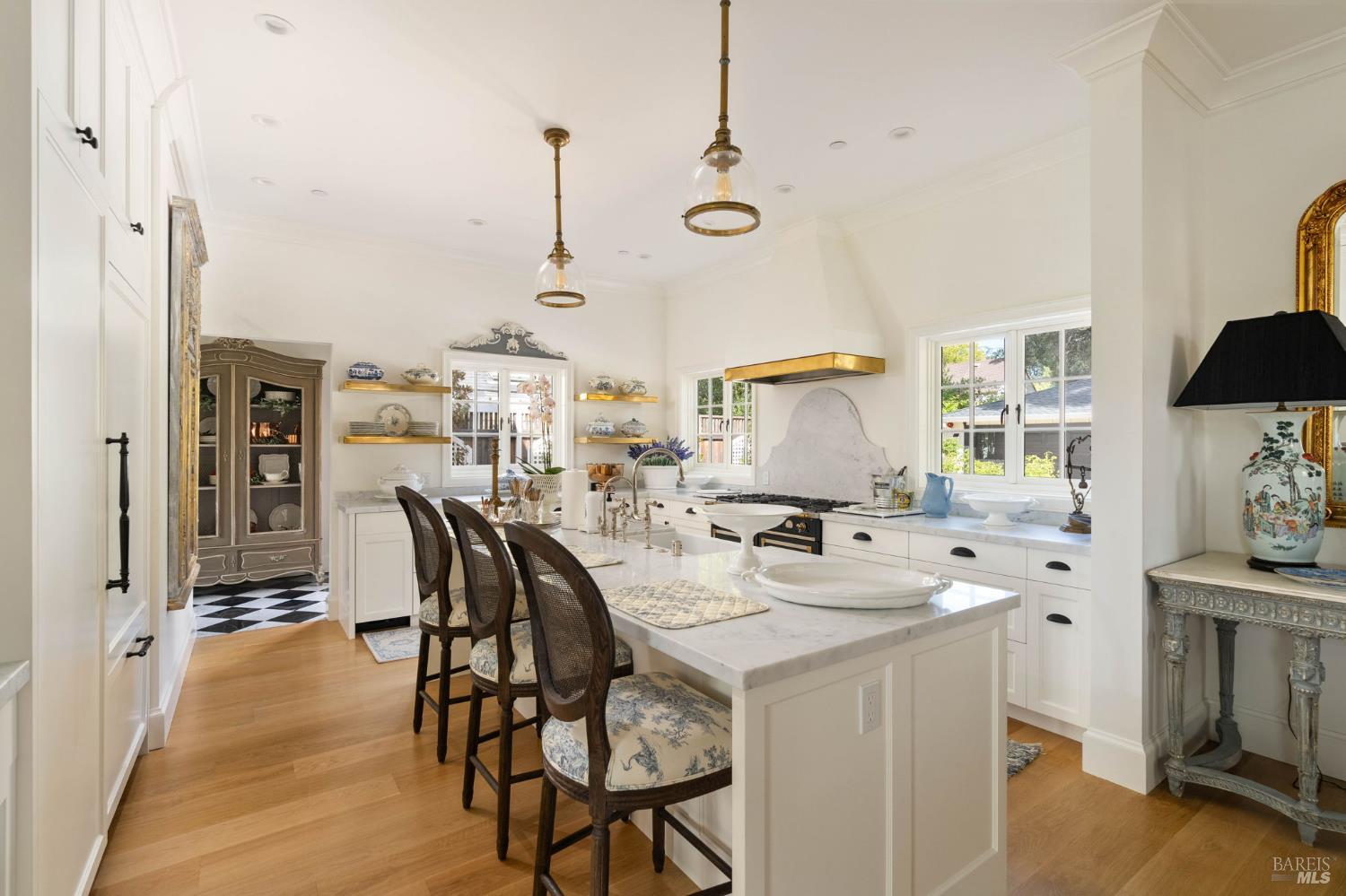 Detail Gallery Image 14 of 51 For 853 D St, Petaluma,  CA 94952 - 3 Beds | 2/1 Baths