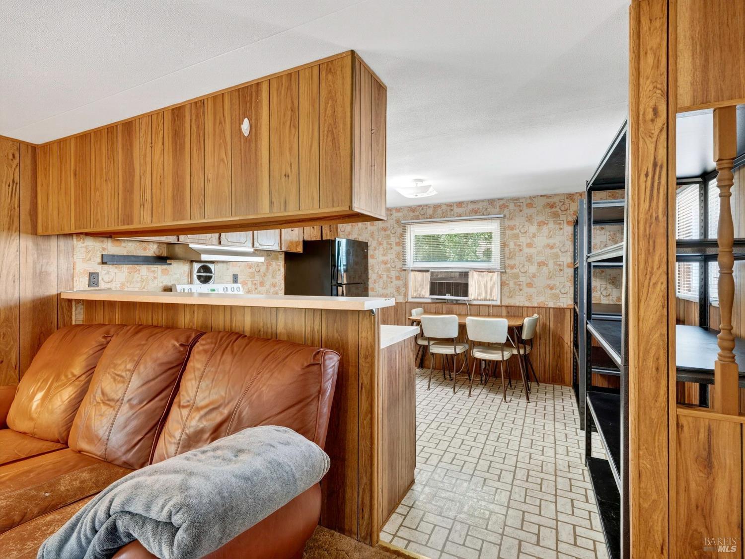 Detail Gallery Image 8 of 50 For 16715 Cache Creek Ln, Clearlake,  CA 95422 - 2 Beds | 1 Baths
