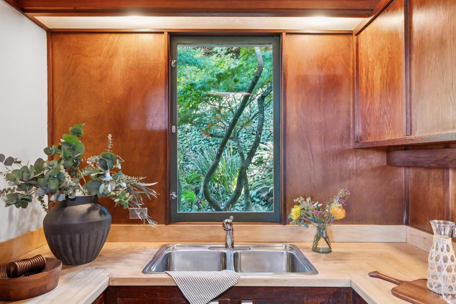 Detail Gallery Image 11 of 31 For 290 Currey Ln, Sausalito,  CA 94965 - 2 Beds | 1 Baths