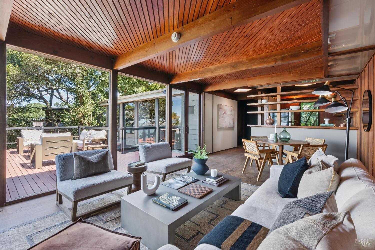 Detail Gallery Image 9 of 31 For 290 Currey Ln, Sausalito,  CA 94965 - 2 Beds | 1 Baths