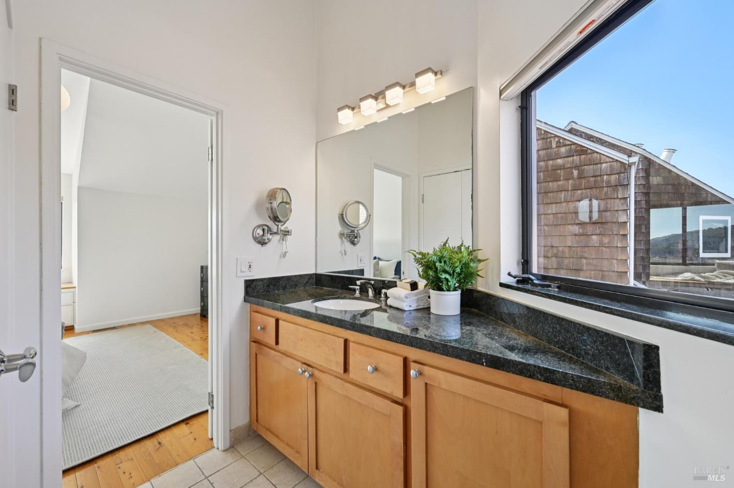 Detail Gallery Image 31 of 44 For 4 Milland Ct, Mill Valley,  CA 94941 - 3 Beds | 2/1 Baths