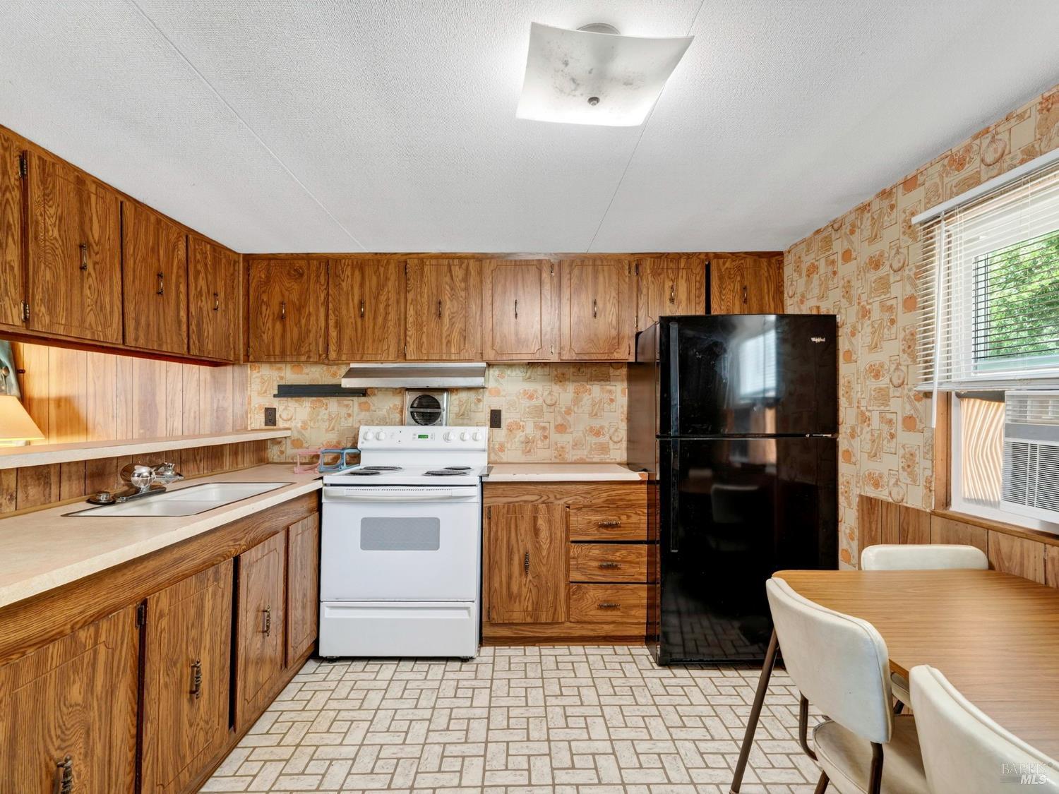 Detail Gallery Image 9 of 50 For 16715 Cache Creek Ln, Clearlake,  CA 95422 - 2 Beds | 1 Baths