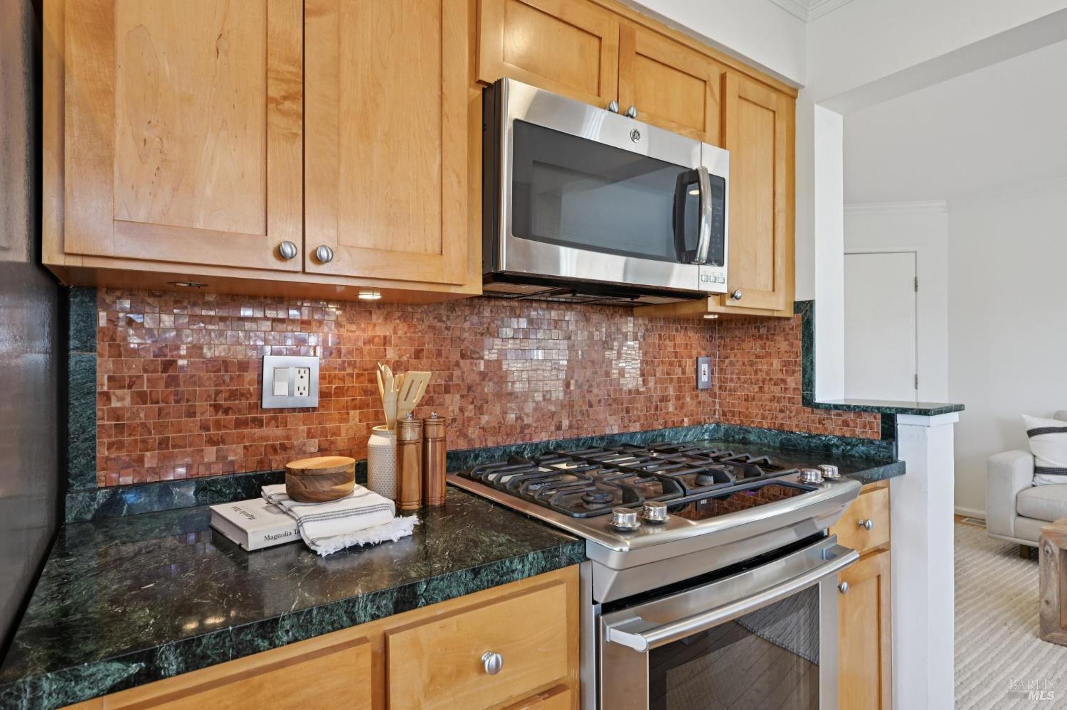 Detail Gallery Image 19 of 44 For 4 Milland Ct, Mill Valley,  CA 94941 - 3 Beds | 2/1 Baths