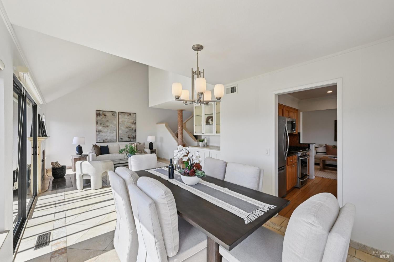 Detail Gallery Image 13 of 44 For 4 Milland Ct, Mill Valley,  CA 94941 - 3 Beds | 2/1 Baths