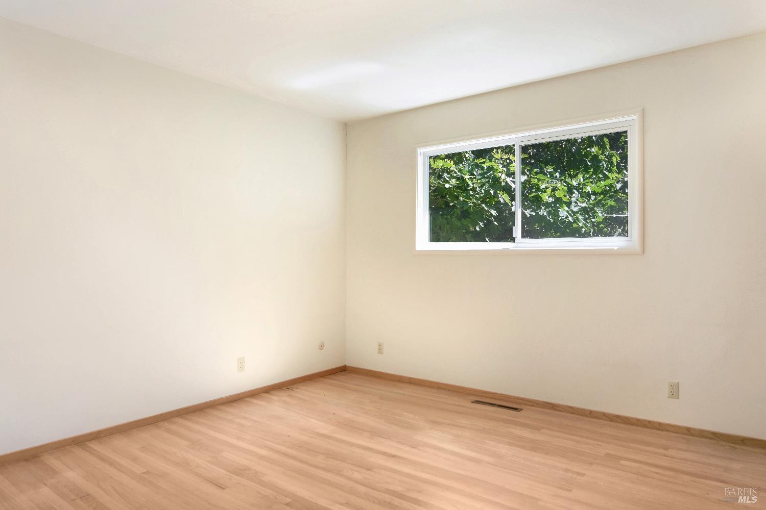 Detail Gallery Image 16 of 25 For 2040 Olive Ave, Saint Helena,  CA 94574 - 3 Beds | 2/1 Baths