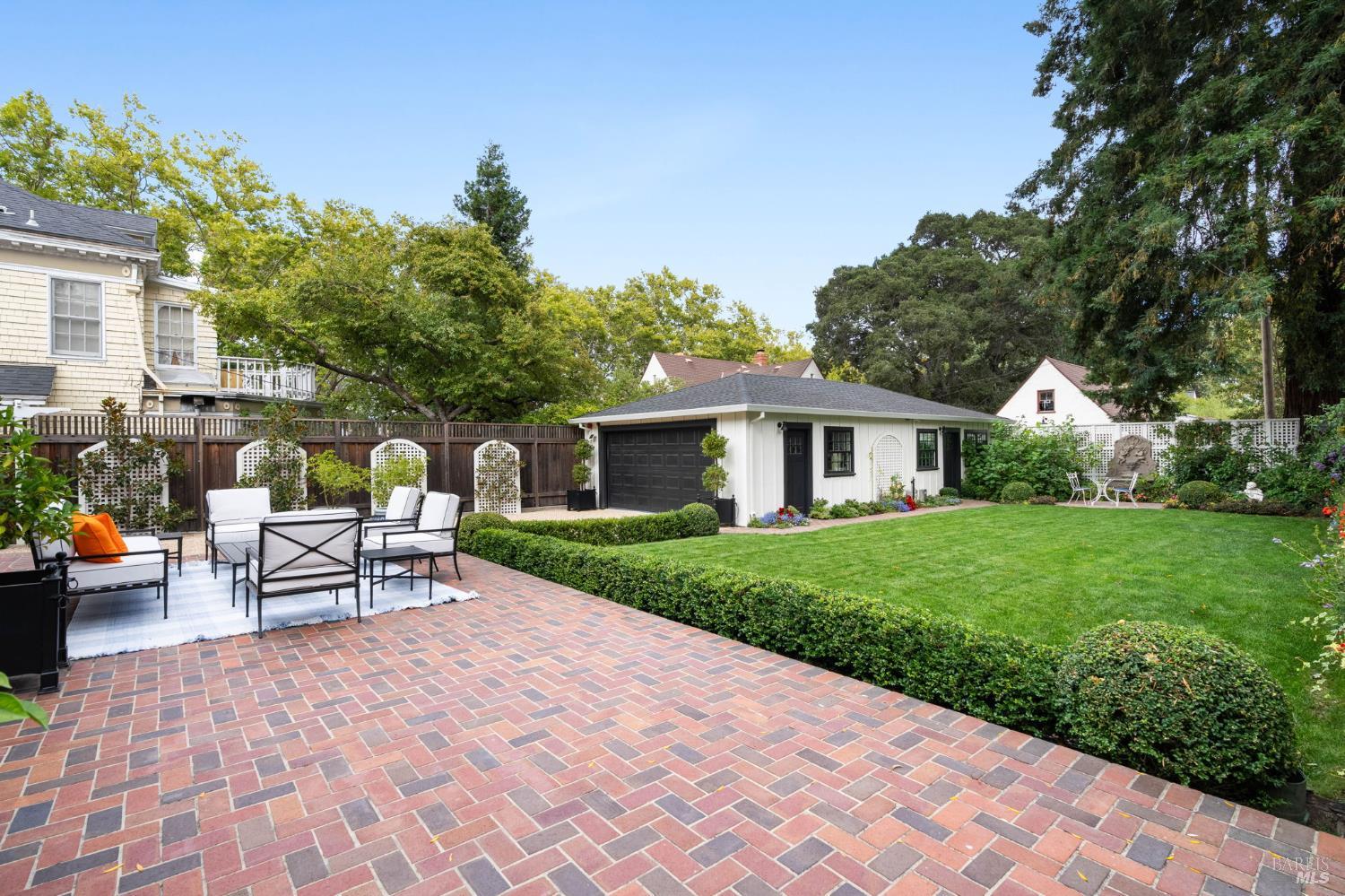 Detail Gallery Image 51 of 51 For 853 D St, Petaluma,  CA 94952 - 3 Beds | 2/1 Baths