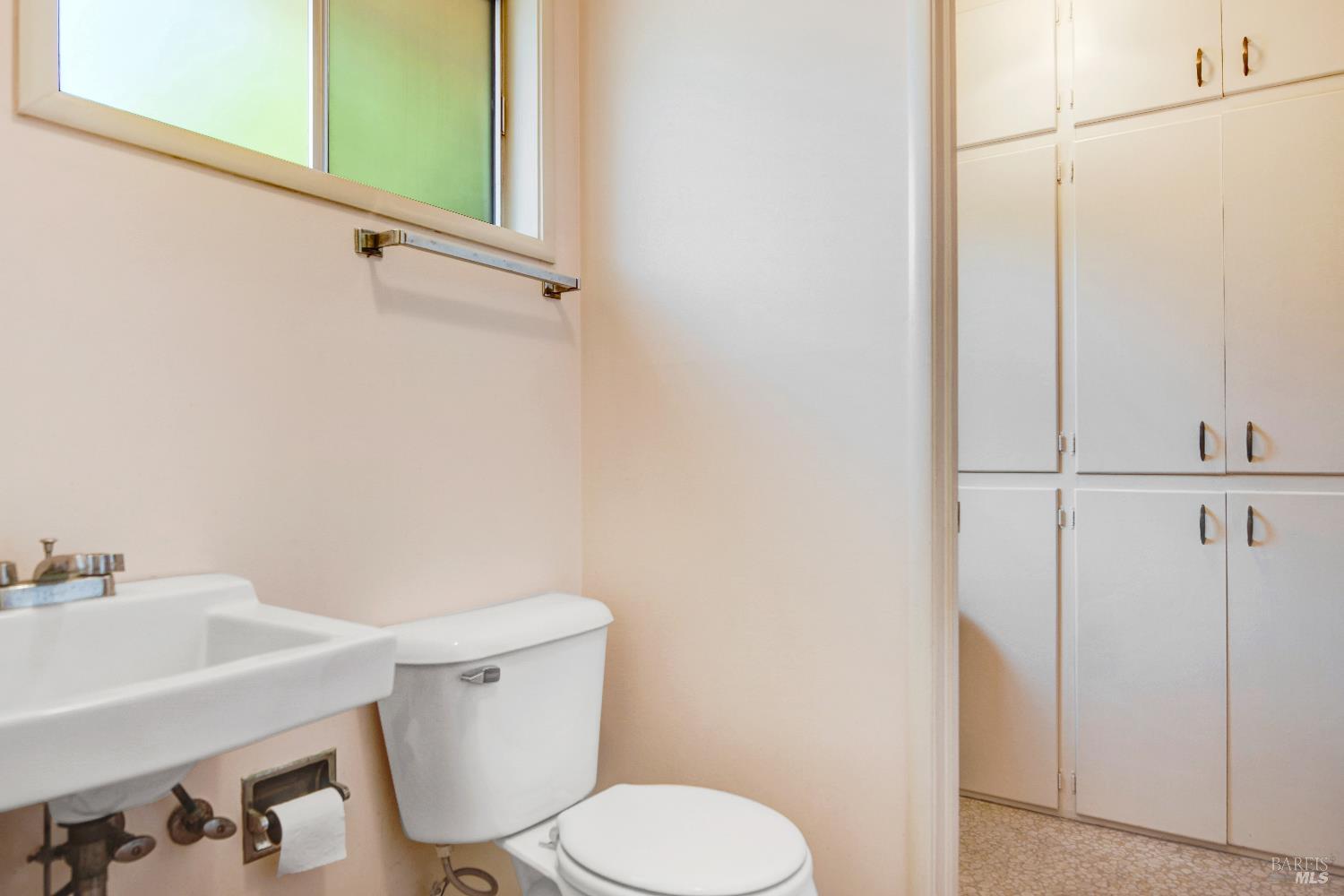 Detail Gallery Image 20 of 25 For 2040 Olive Ave, Saint Helena,  CA 94574 - 3 Beds | 2/1 Baths