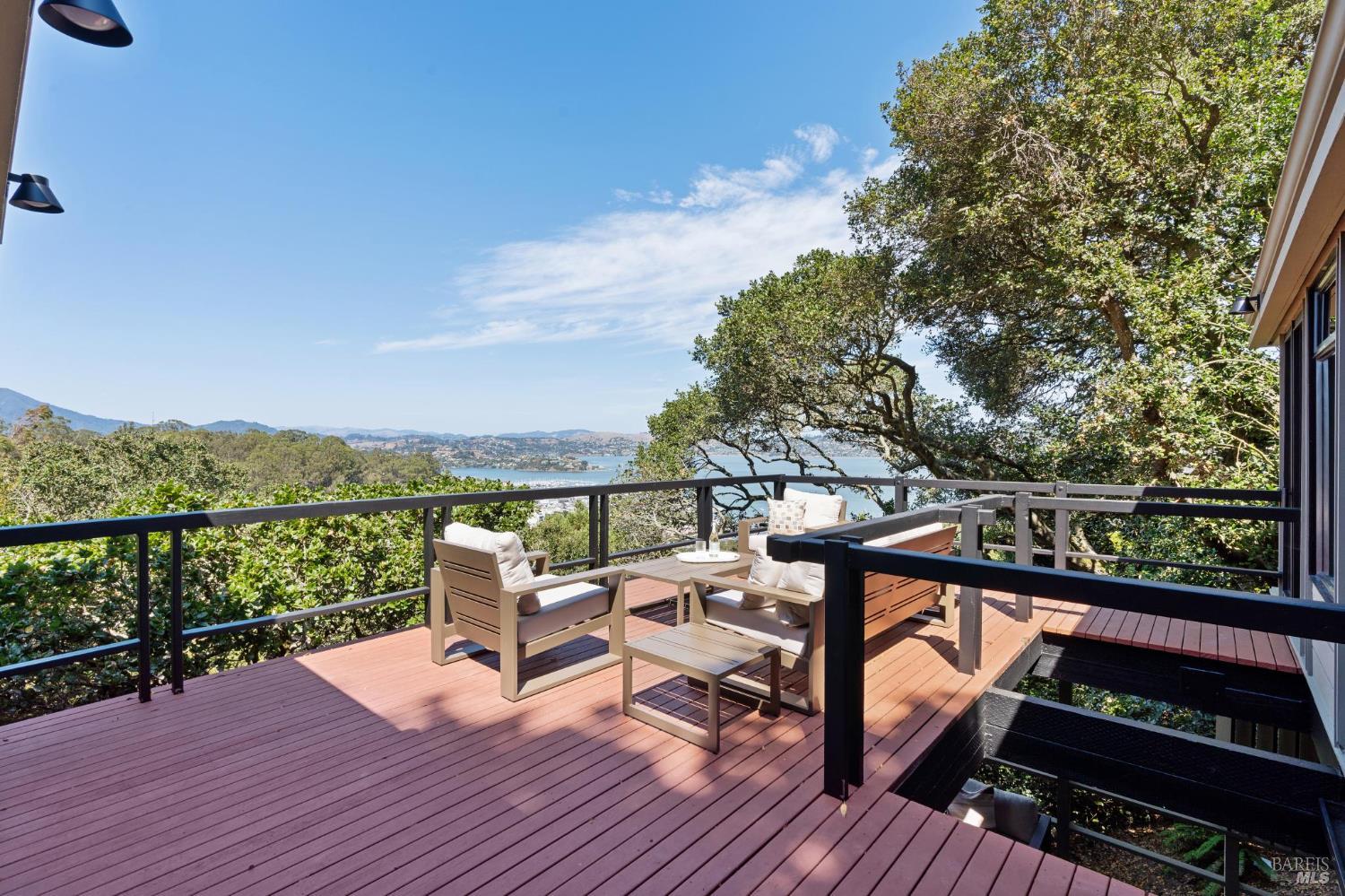 Detail Gallery Image 14 of 31 For 290 Currey Ln, Sausalito,  CA 94965 - 2 Beds | 1 Baths