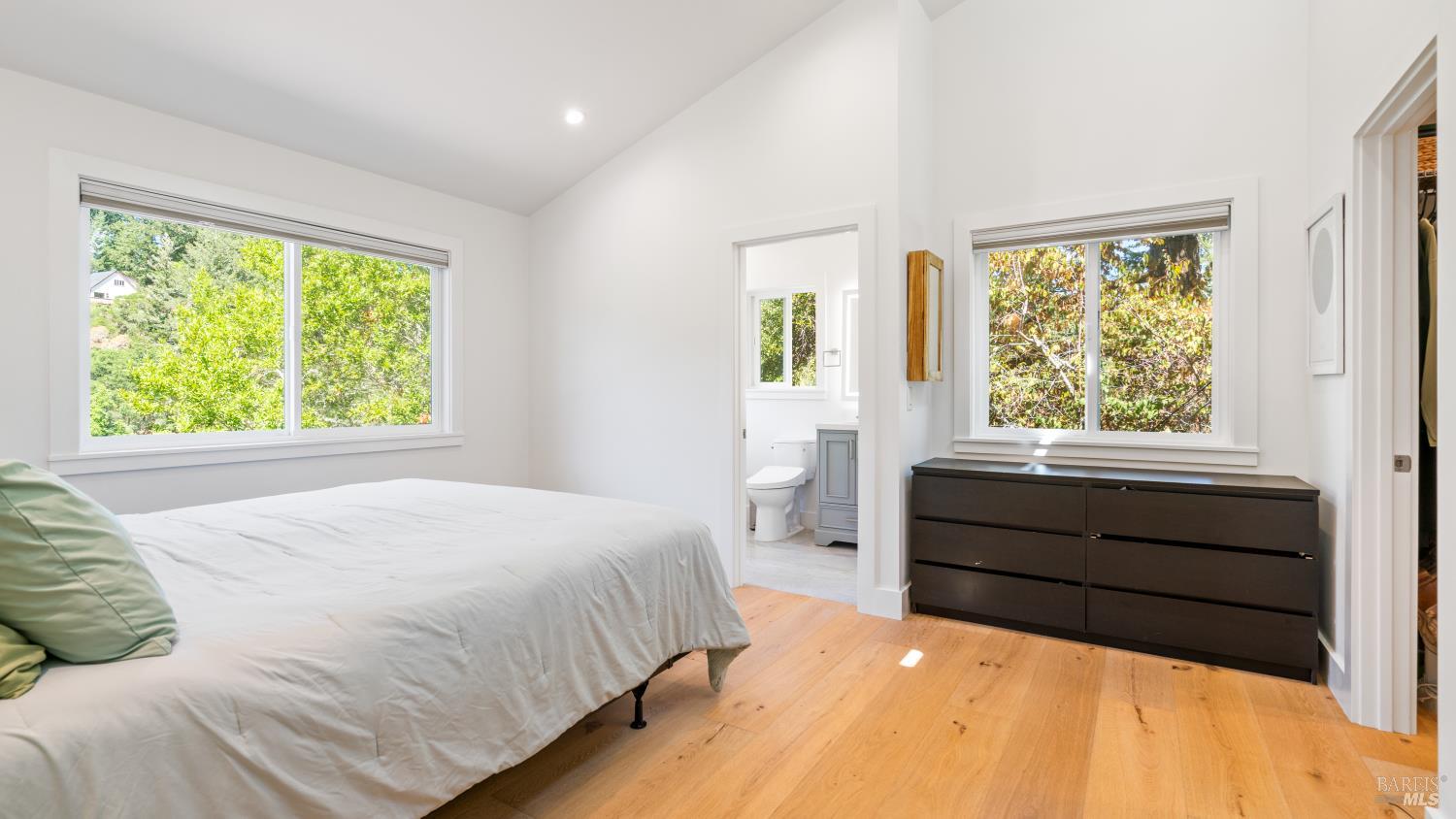 Detail Gallery Image 15 of 64 For 20 Corona Ave, Lagunitas,  CA 94938 - 2 Beds | 2 Baths