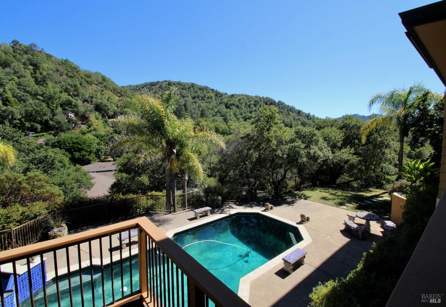 Detail Gallery Image 20 of 26 For 6 Leona Dr, San Rafael,  CA 94903 - 5 Beds | 3/1 Baths